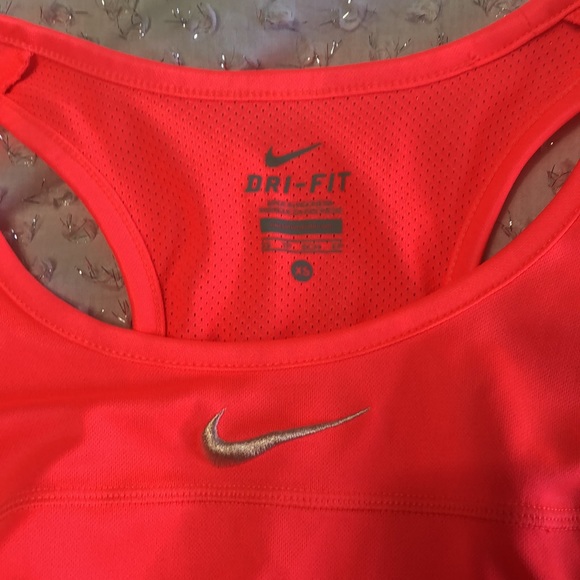 XS Nike workout tank - Picture 3 of 3